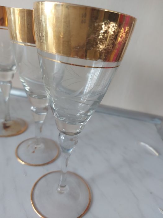 Антикварен сервиз за вино