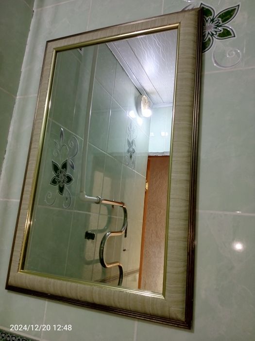 Зеркало б/у в хорошем состоянии