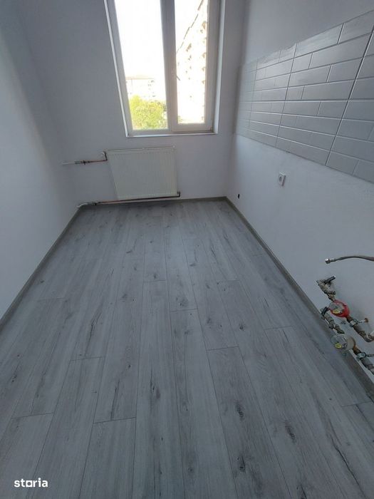 Piața Rogerius- 2 cam renovat, et.2 cu lift