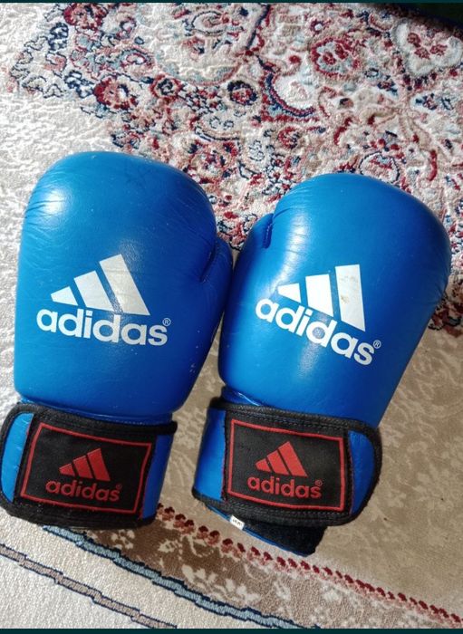 Боксерские перчатки /..