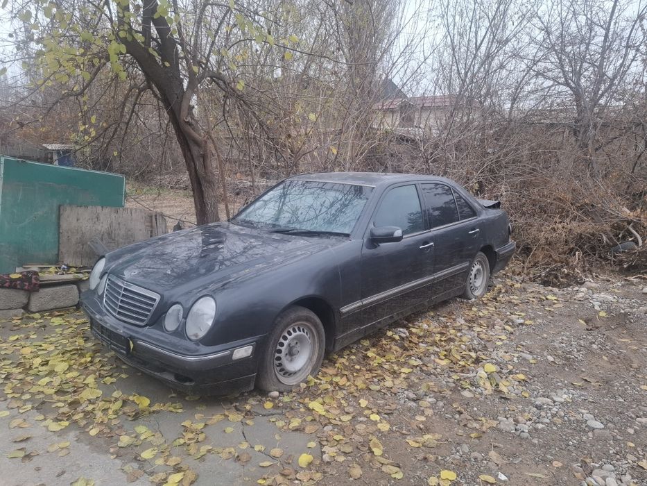 Продам MERCEDES BENZ W210 E200 V6 в аварийном состоянии