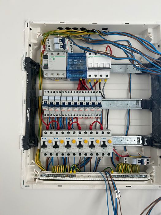 Electrician instalații electrice