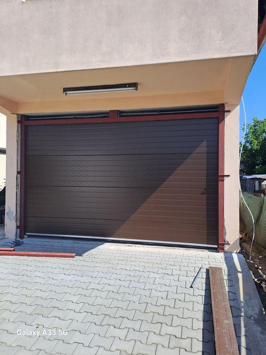 Ușa de garaj secționala