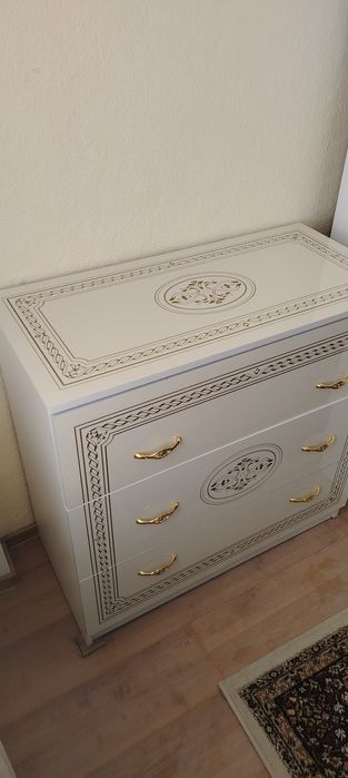 Продам тумбу с 3 отделениями