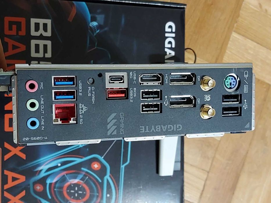 AMD Ryzen 7 9800X3D + Gigabyte B650M Gaming X AX Wi-Fi rev.1.3