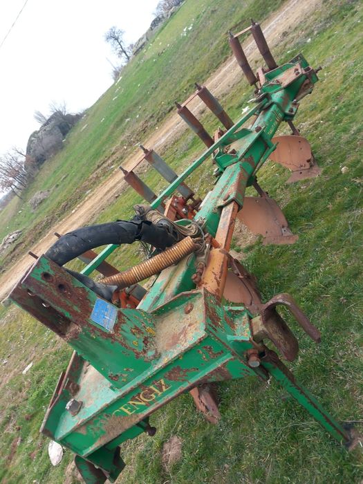 Пружинен плуг 4х35 с хидравлика