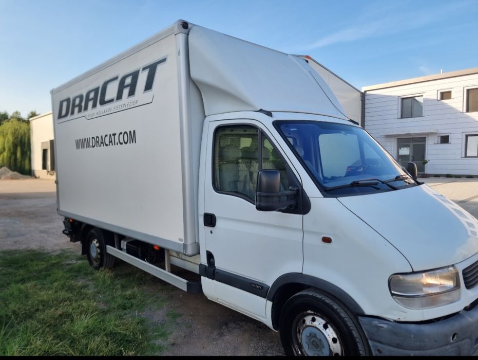 Извършвам транспортни услуги