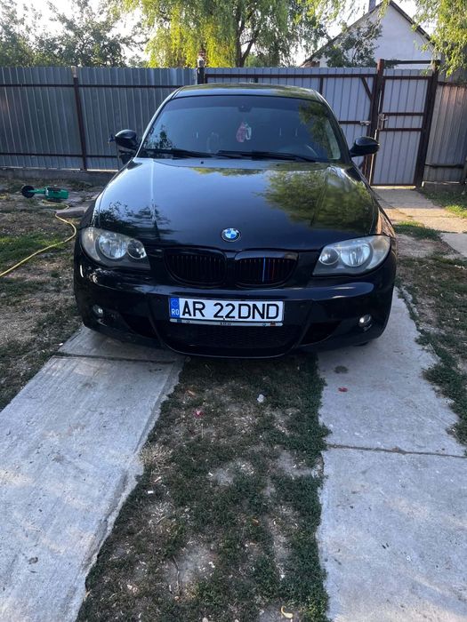 Vând seria 1 2.0D