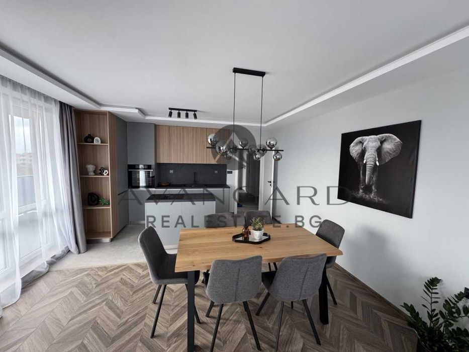 Продава се Тристаен апартамент в Пловдив, Остромила - 114 кв.м за 2150 €/кв.м - Снимка #2