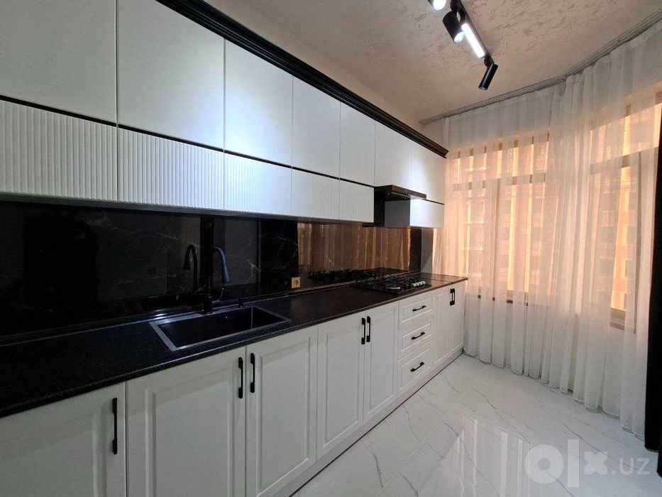 Реклама №3802 Продаётся  3 х комнатная квартира + хол