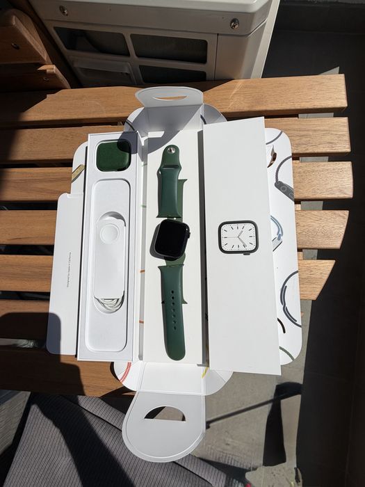 Apple Watch Series 7 45mm GPS Green Aluminum + Clover Sport Band