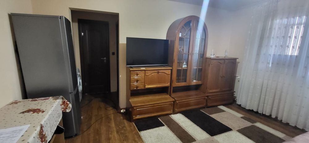 Închiriez apartament