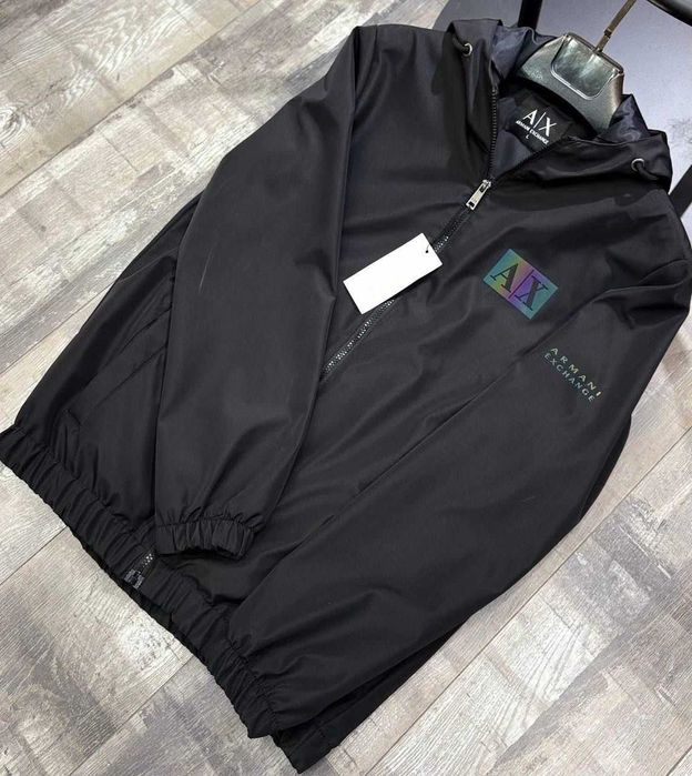 Geaca noua cu eticheta Armani