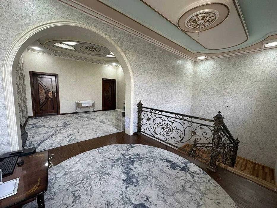 Ҳовли сотилади. Продается дом.
