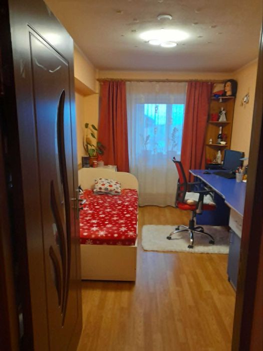 Vand apartament 4 camere 81mp2