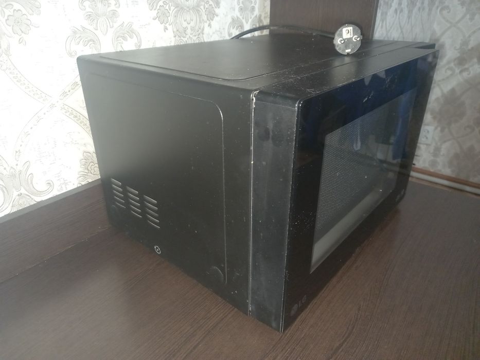 Микроволновка черная