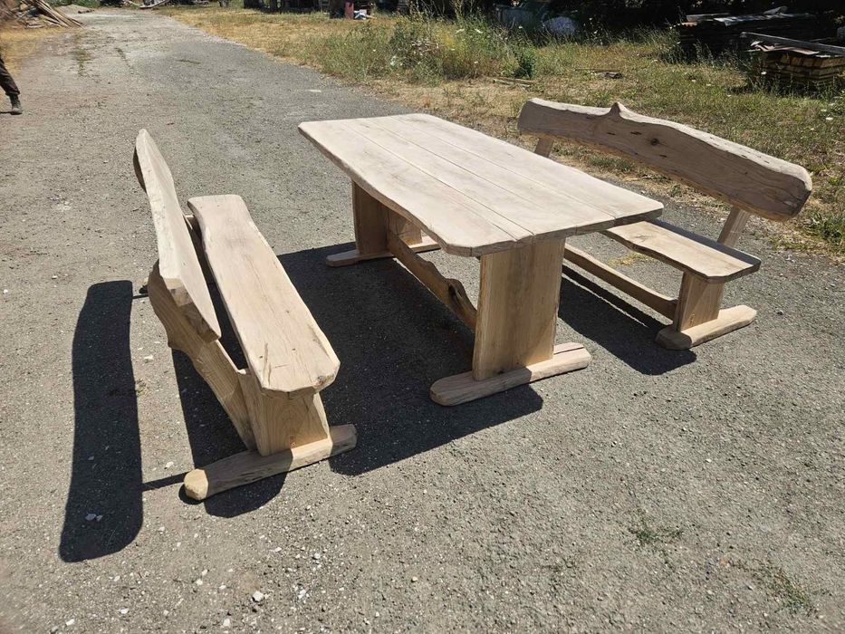 Маса с пейки дървени