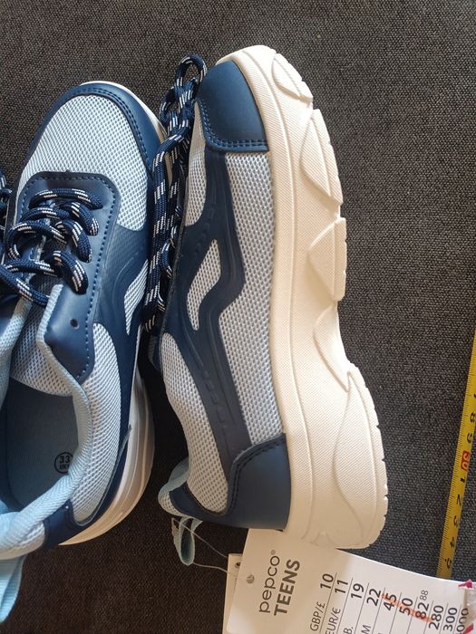 Adidași noi mărimea 33