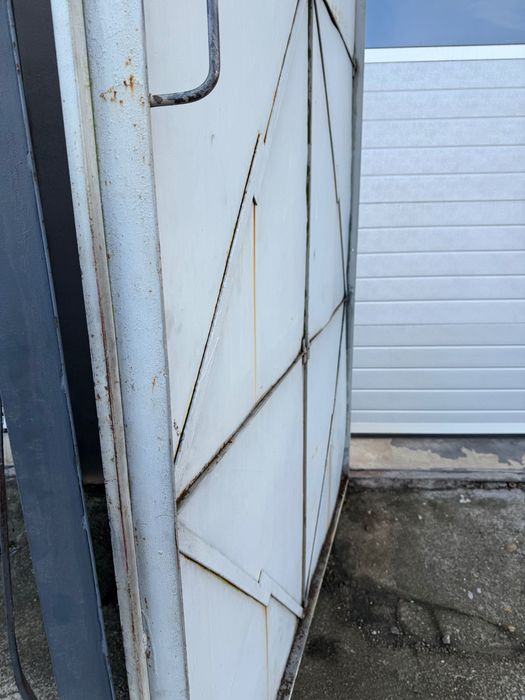 Двукрили метални  врати