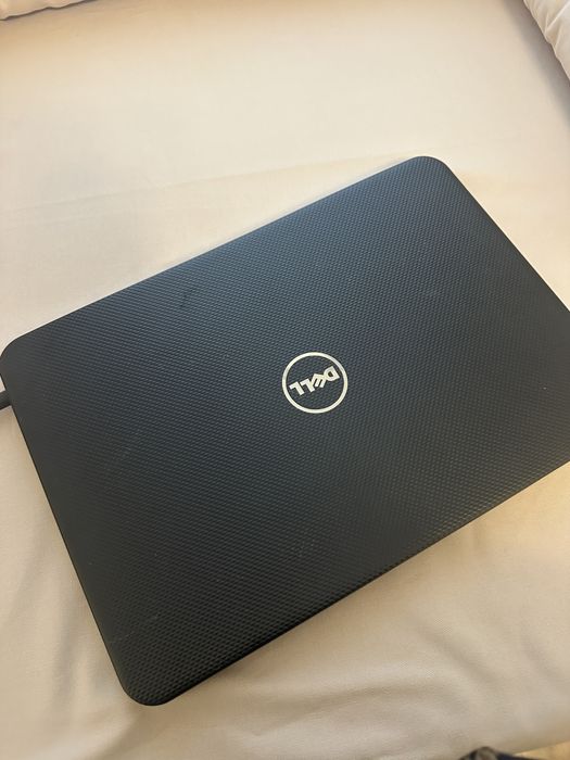 Laptop Dell model: Inspiron 3527 nefolosit