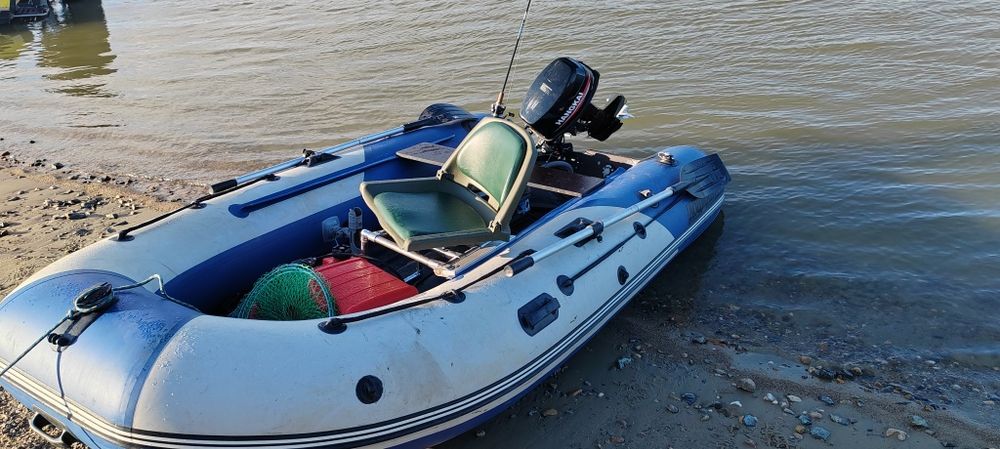 Продам лодку с мотором