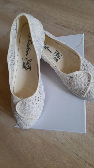 Продавам летни текстилни обувки