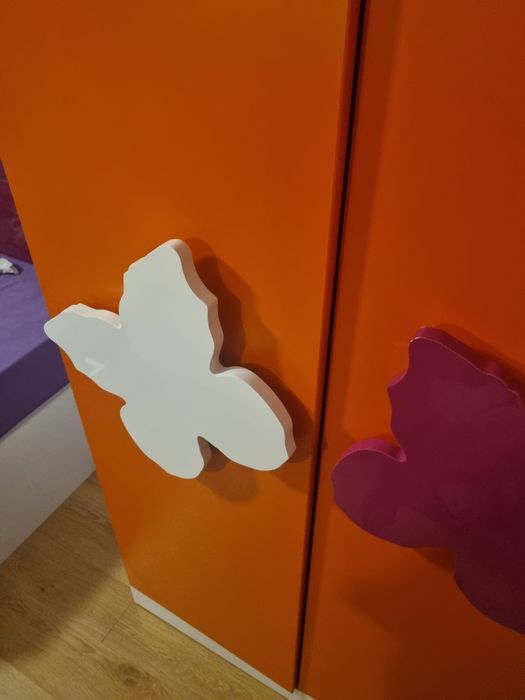 Детски гардероб  с 3де пеперуди