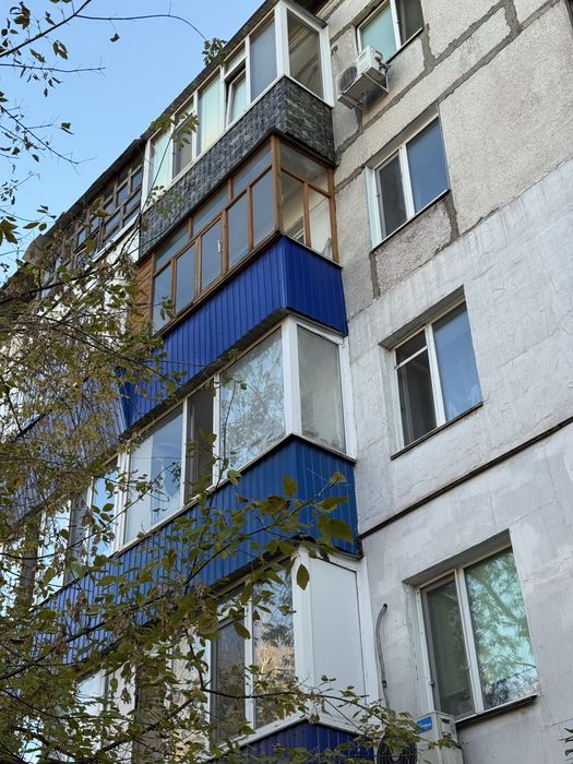 Продам 2 комнатную квартиру в 7 мкр