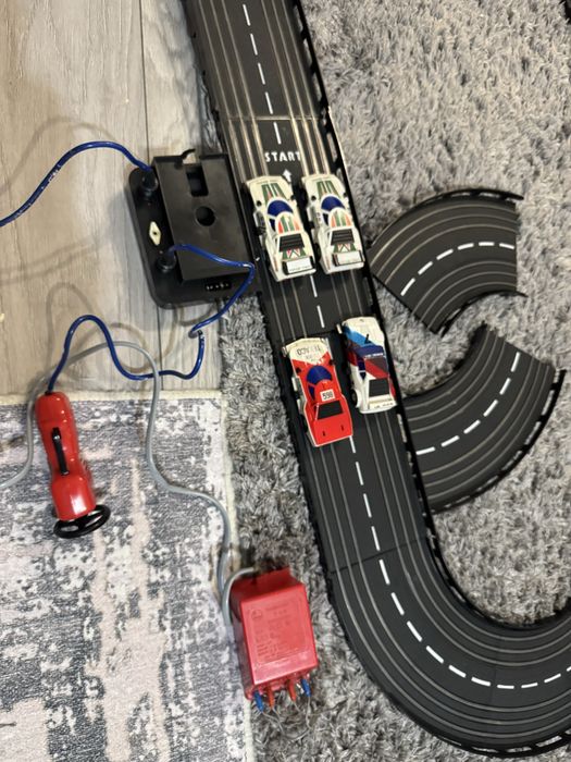 Set  masinute cu pista  anii 80