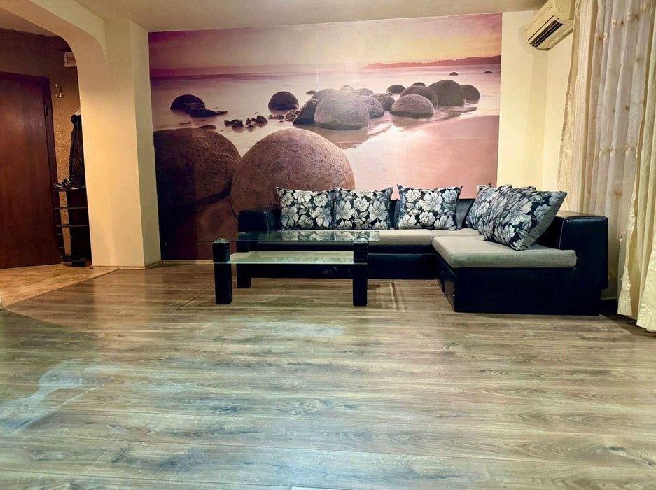 Дава се под наем Тристаен апартамент в София, Люлин 9 - 95 кв.м за 648.21 € - Снимка #1