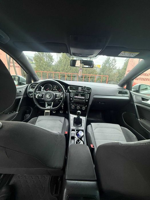 Volkswagen golf Vll R LINE