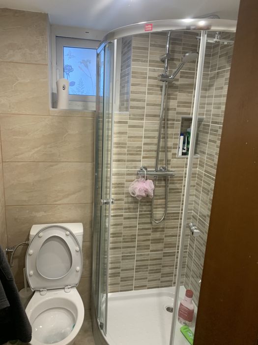 Privat inchiriez casa