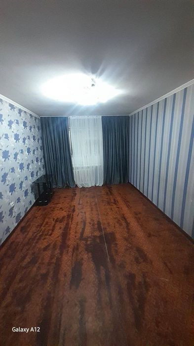 Продажа чиланзар 23 двух комнатная.  Балкон 2*6