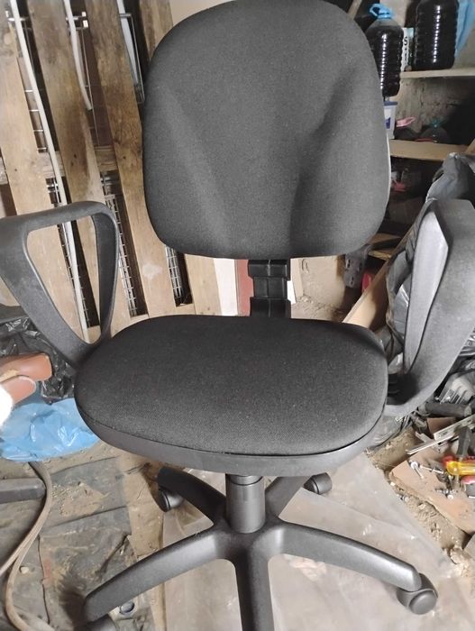 Vând scaun de birou.