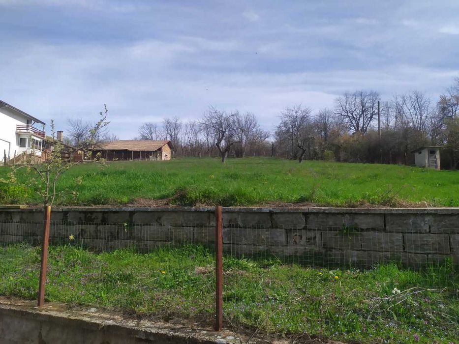 Парцел /дворно място/ в регулация в село Войнежа