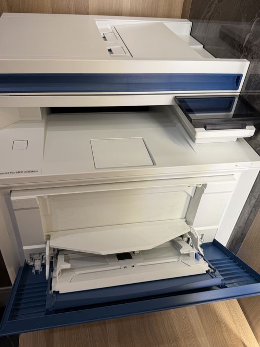 Продам принтер HP Color LaserJet Pro MFP 4303fdw
