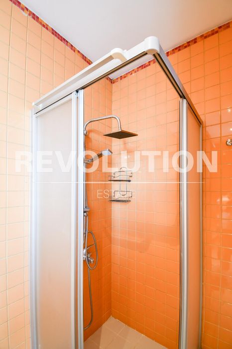 Мезонет с ГАРАЖ в центъра на София.