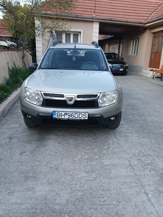 Vând Dacia duster