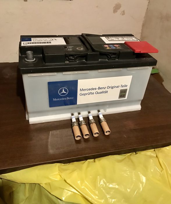 Оригинален акумулатор и свещи на Mercedes