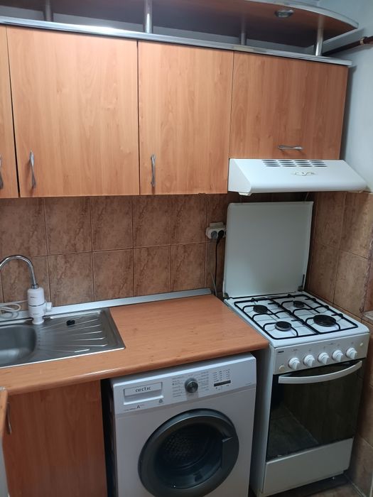 Închiriez garsoniera