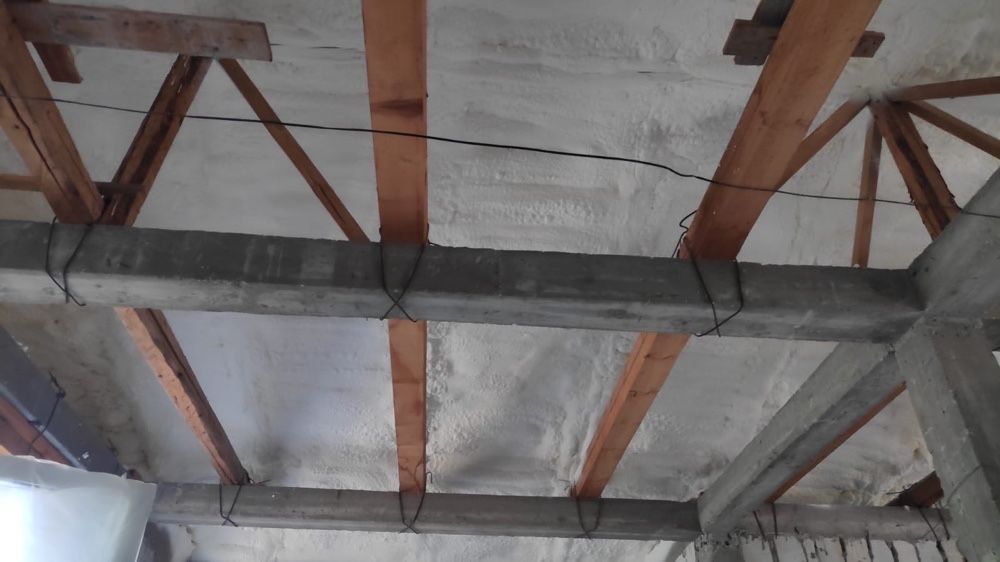 Izolatie cu spuma poliuretanica si poliurea