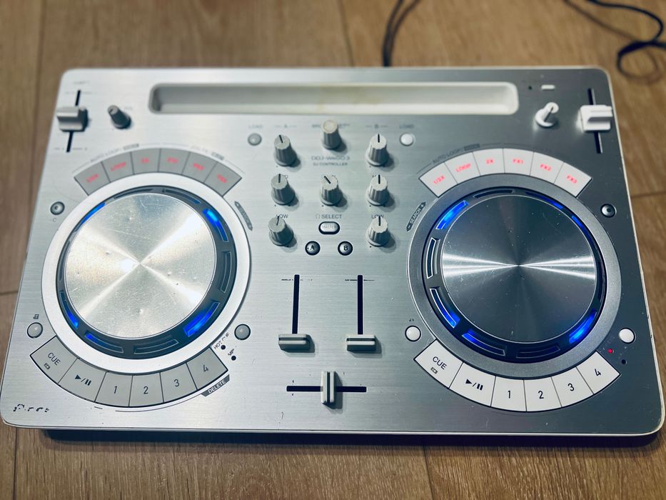 Контролер Pioneer Wego 3 + защитен кейс