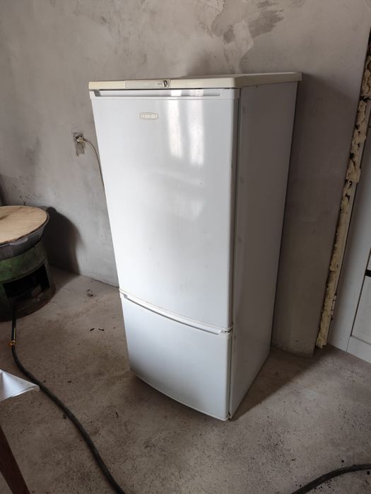 Холрдильник в хорошем сосстоянии