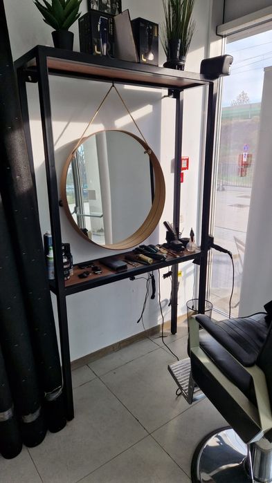 Vand post de lucru frizerie/coafor