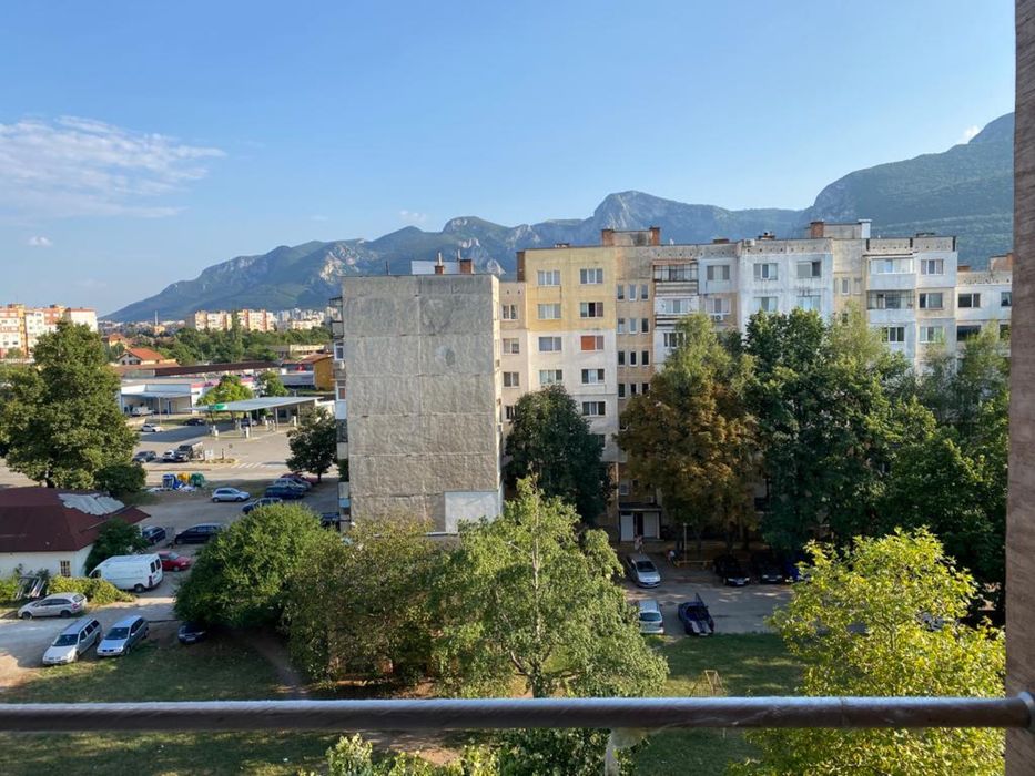 Дава се под наем Тристаен апартамент в Враца, Квартал 103 - 85 кв.м за 99450 € - Снимка #15