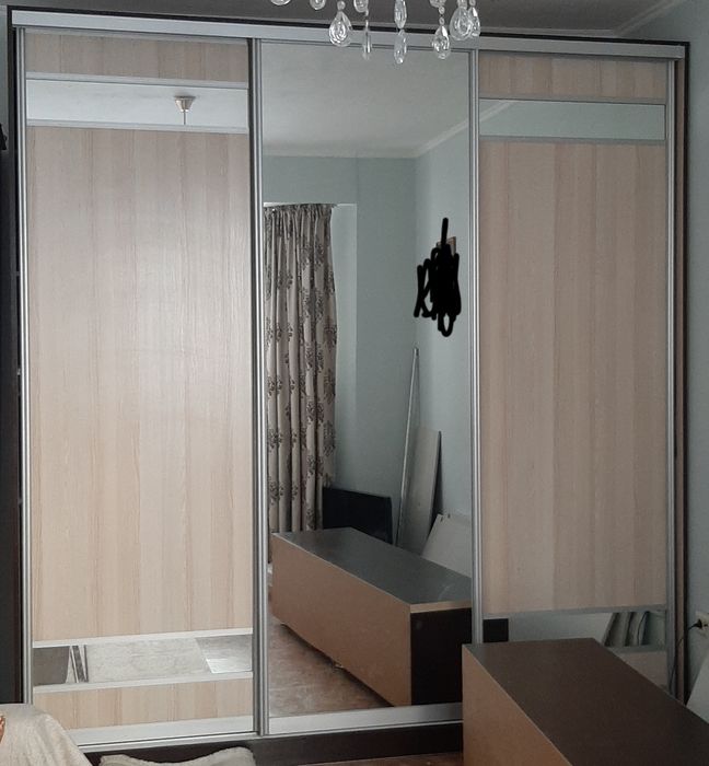 Продам шкаф-купе с тумбой