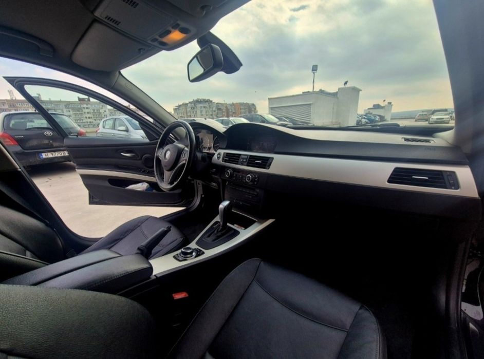 BMW 330

X-DRIVE-4X4, Седан