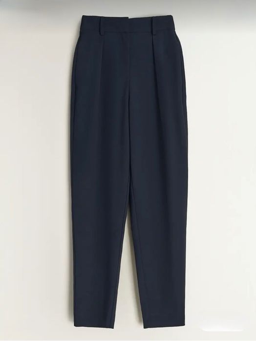 Продаю костюм брючный