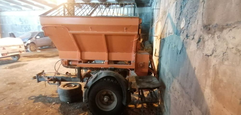 Продам пескоразбрасыватель