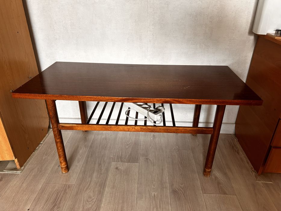 Продам стол журнальный. В отличном сост